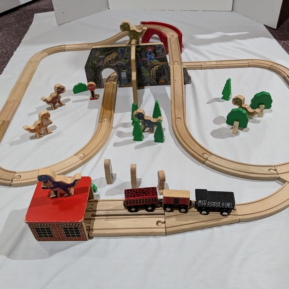 Other - Wooden railway dinosaur themed train set bridge dinosaur scene tunnel structure